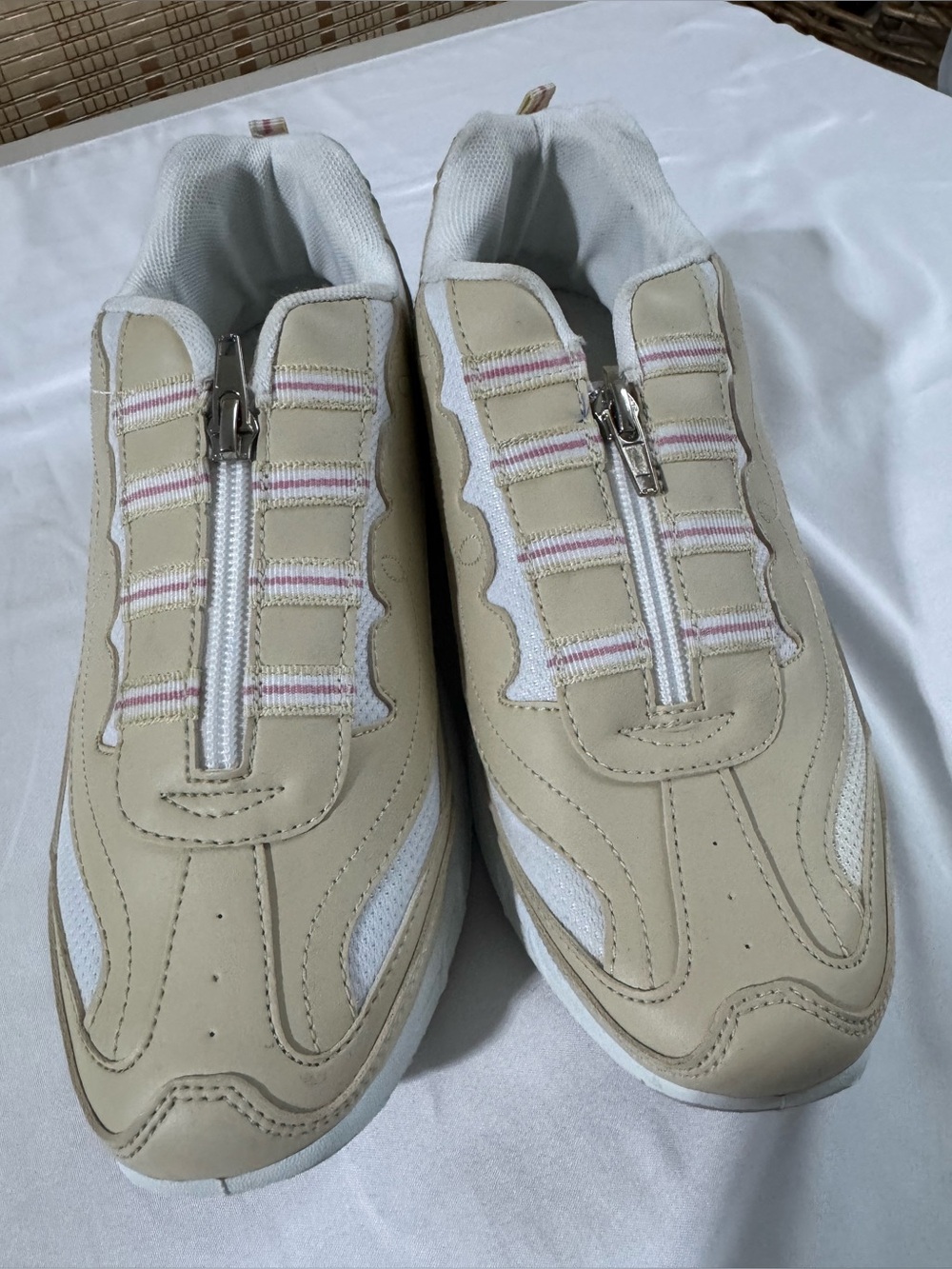 Women’s Walking Sneakers Size 8 Zip Front Comfortable Athletic Exercise Shoes